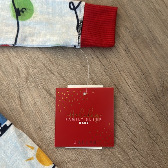 NWT Super Soft 9 Month Baby Onesie - Picture 4 of 5